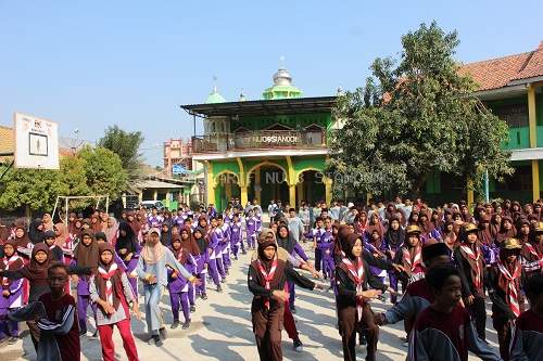 MTs Ma'arif NU 8 Siandong berbagi Doorprice dalam Kagiatan Haornas Tahun 2023