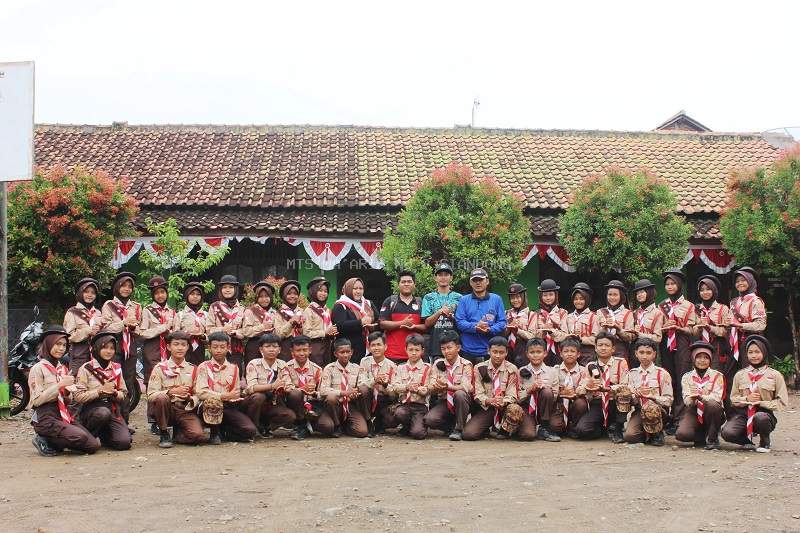 Pelepasan Peserta Jambore Ranting Pramuka MTs Ma'arif NU 8 Siandong