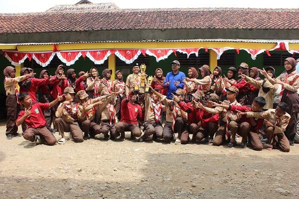 Pramuka MTs Ma’arif NU 8 Siandong Raih Prestasi di Jambore Ranting Kecamatan Larangan