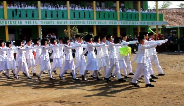 Upacara HUT Ke-80 Republik Indonesia di Desa Siandong Digelar di Halaman MTs Ma’arif NU 8 Siandong