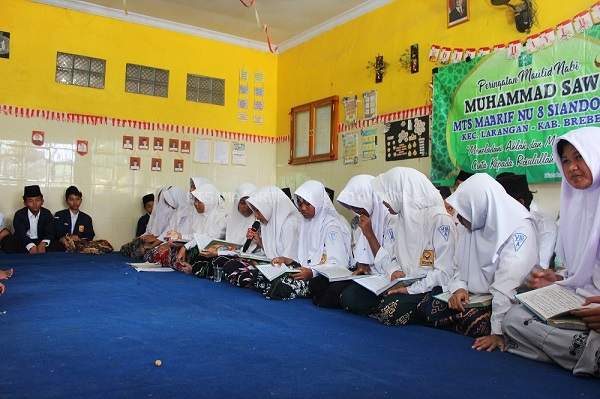 MTs Ma’arif NU 8 Siandong Gelar Maulid Nabi Muhammad SAW 1447 H