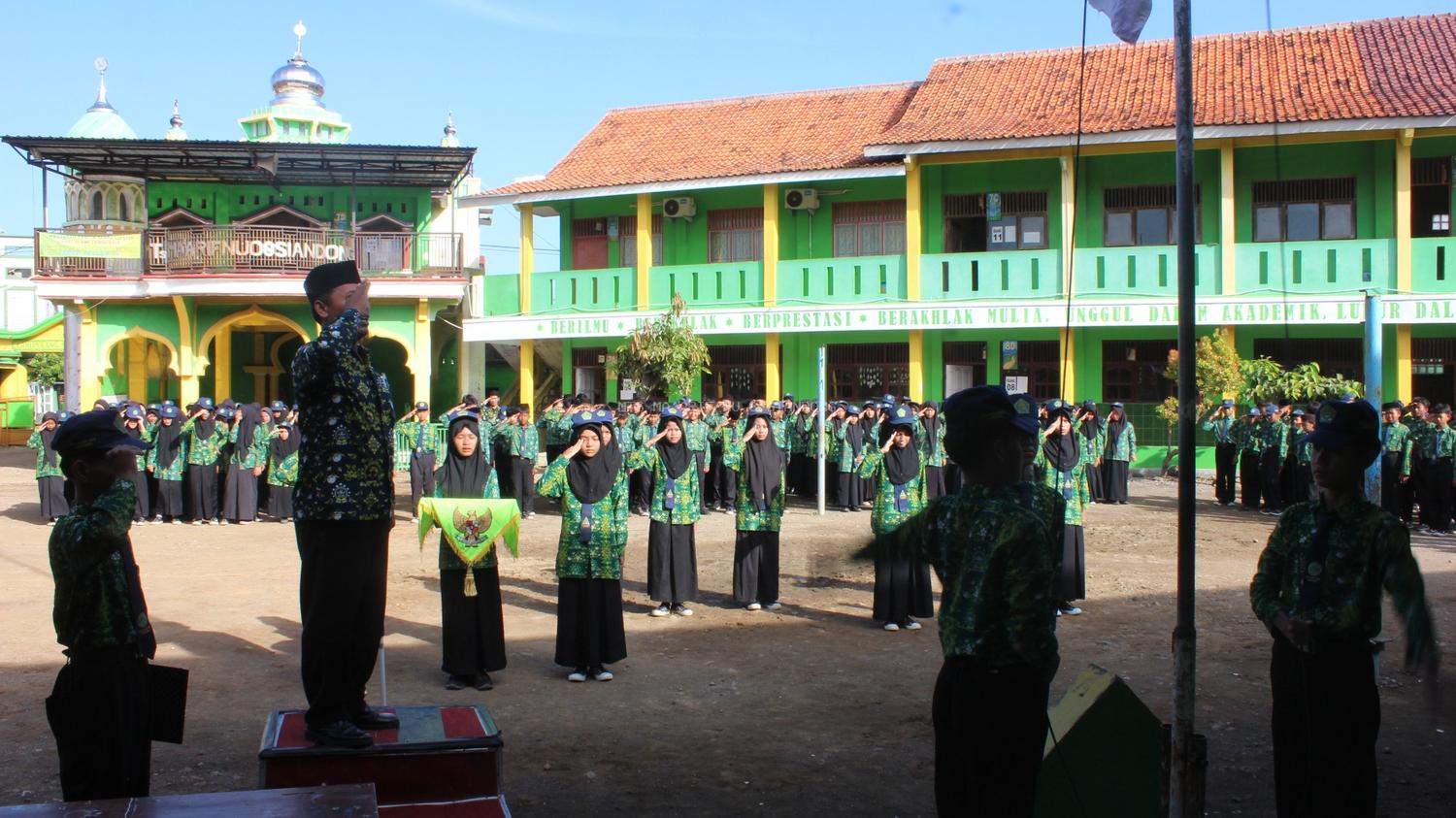 MTs Ma'arif NU 8 Siandong Gelar Upacara Memperingati Hari Kesaktian Pancasila