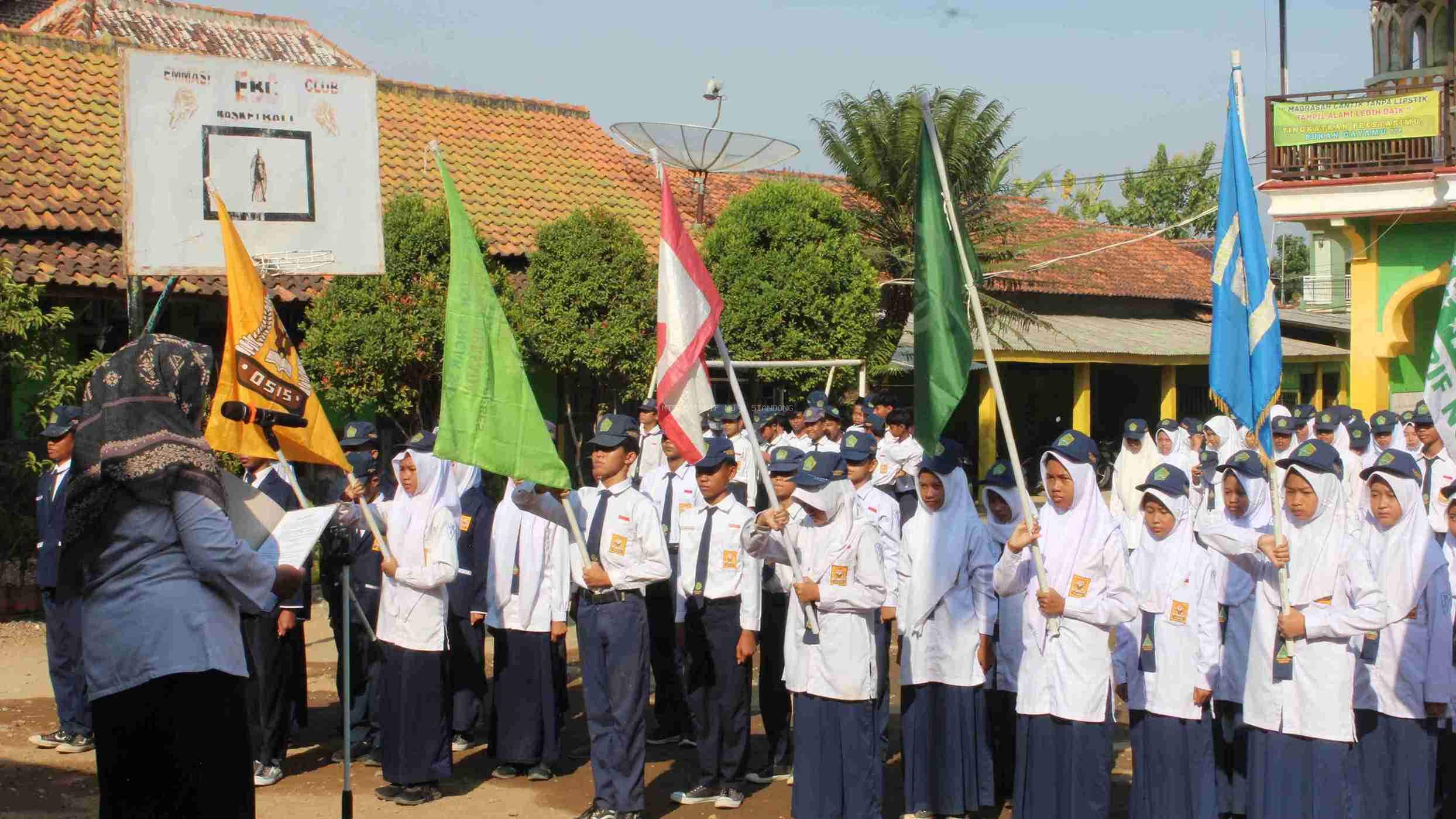 Pengurus Baru, Semangat Baru! OSIS MTs Ma’arif NU 8 Siandong Resmi Dilantik