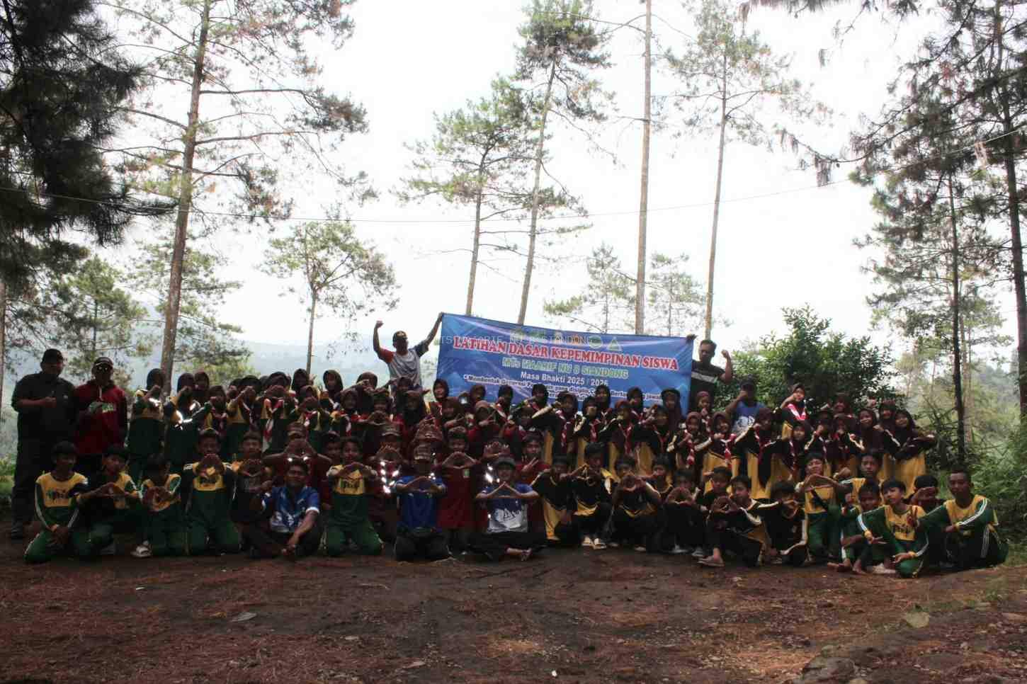Melalui LDK 2025 di Guci Forest Tegal, MTs Ma’arif NU 8 Siandong Tanamkan Nilai Kepemimpinan Berkarakter