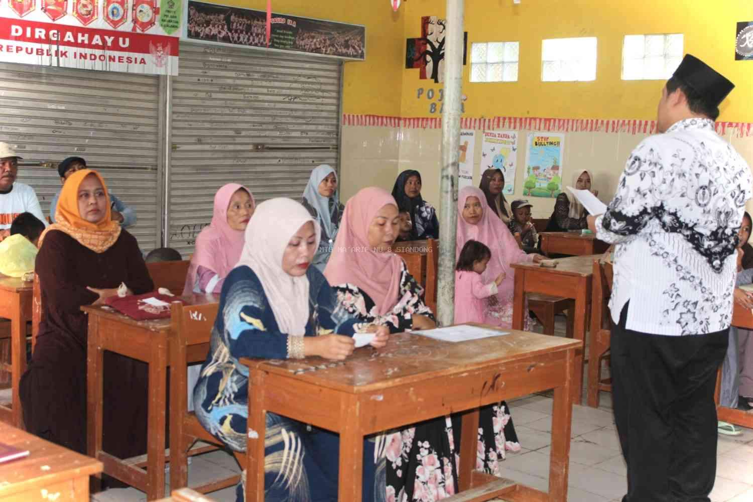 Tak Sekadar Terima Rapor, Wali Murid Disuguhi Pentas Ekstrakurikuler di MTs Ma’arif NU 8 Siandong